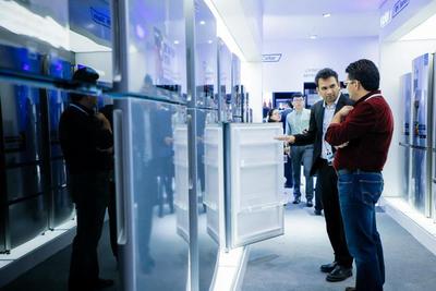 1塊板材變海爾冰箱:智能制造顯科技實(shí)力